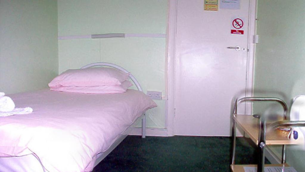Tekels Park Guest House Camberley Room photo